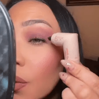 Delineador de ojos con sello giratorio